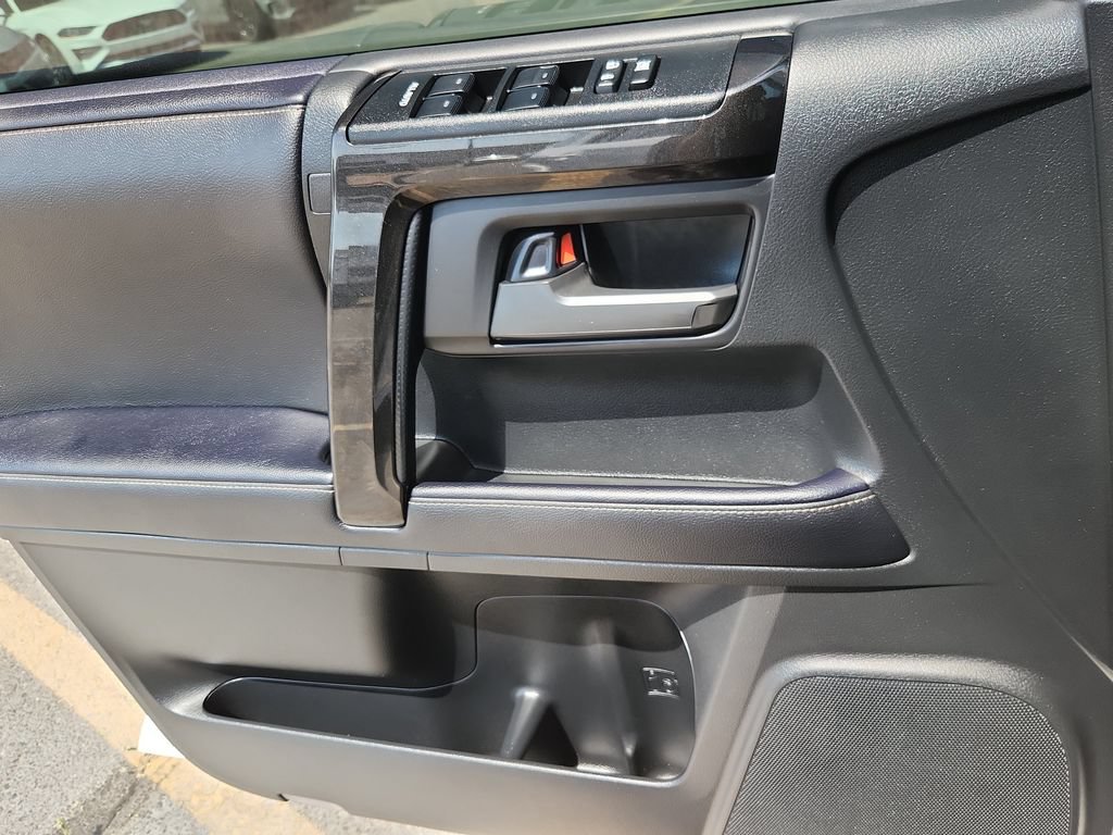 Used 2023 Toyota 4Runner 40th Anniversary SE AWD/4WD image 9