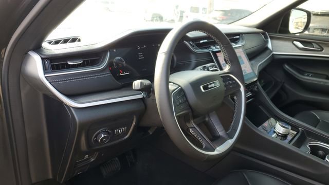 Certified 2025 Jeep Grand Cherokee Limited image 11