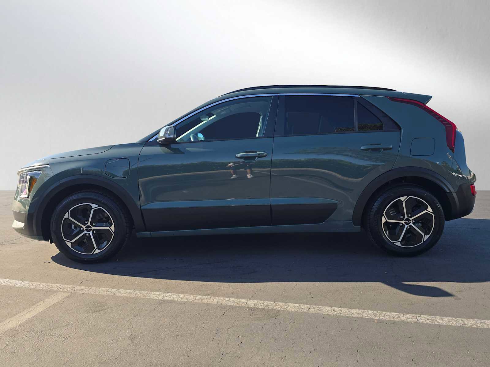 Used 2023 Kia Niro EX image 6