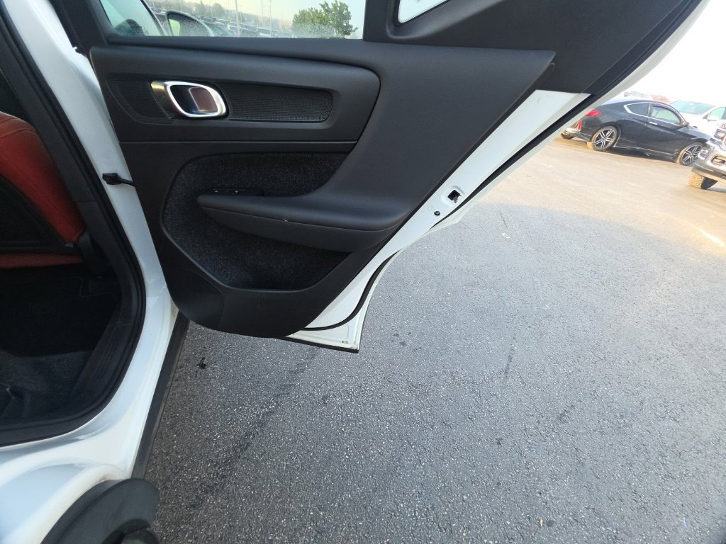 Used 2019 Volvo XC40 T4 Inscription FWD image 30