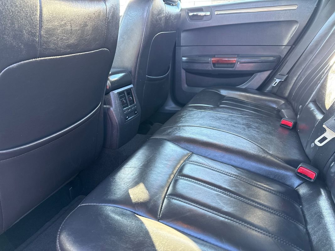 Used 2010 Chrysler 300 C w/ Luxury Group II image 16