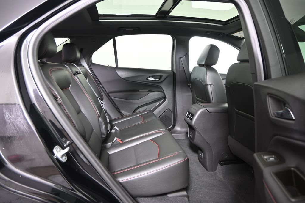 Used 2024 Chevrolet Equinox RS w/ RS Leather Package AWD/4WD image 15