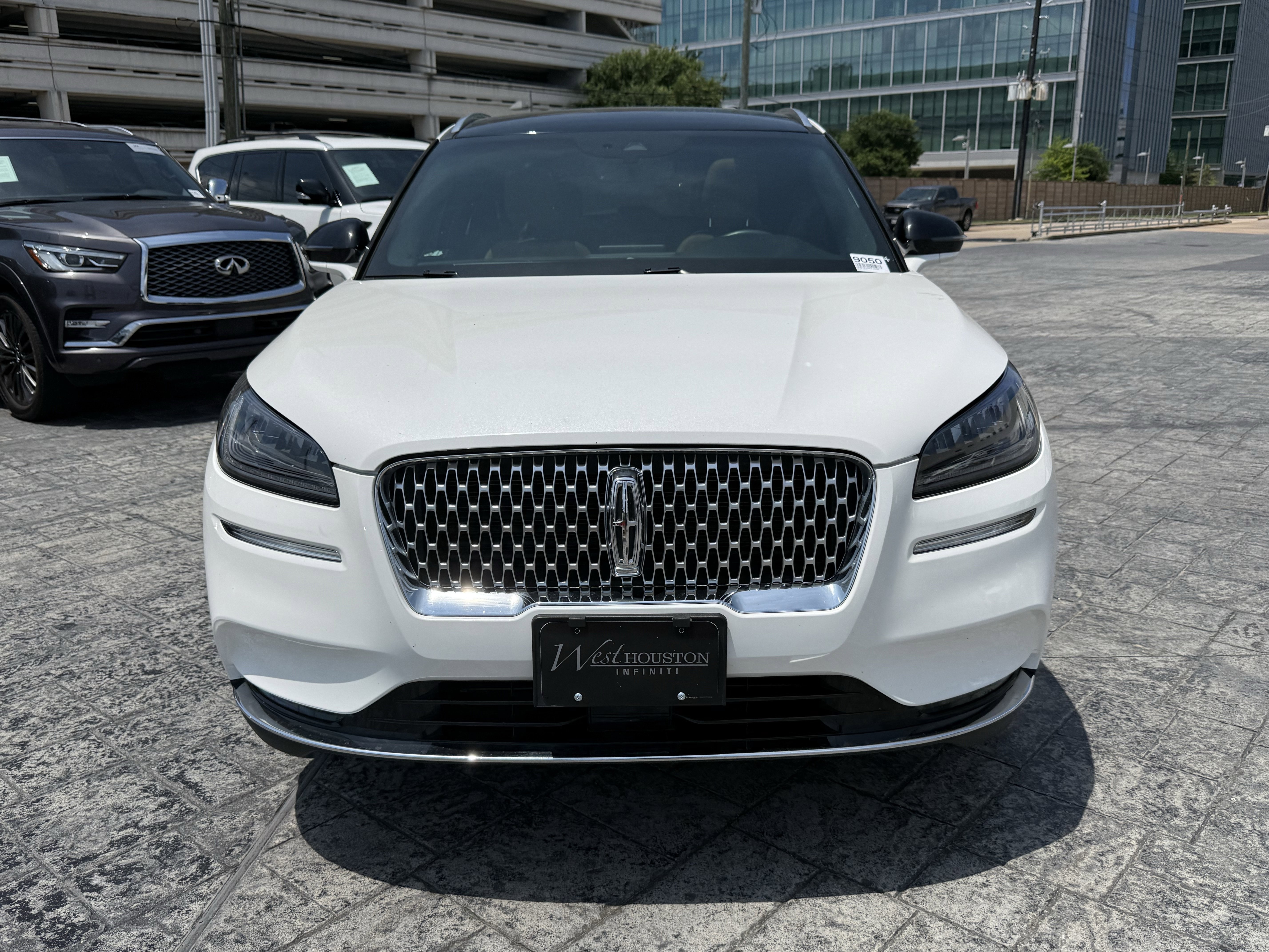 Used 2021 Lincoln Corsair Reserve w/ Elements Package FWD image 2