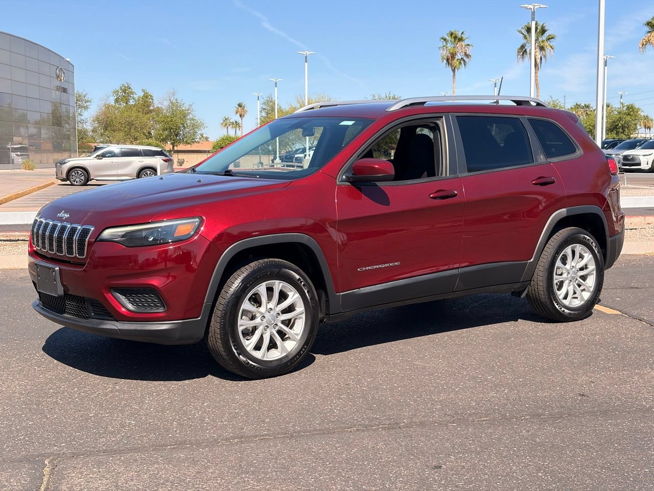 Used 2020 Jeep Cherokee Latitude w/ Cold Weather Group AWD/4WD image 2