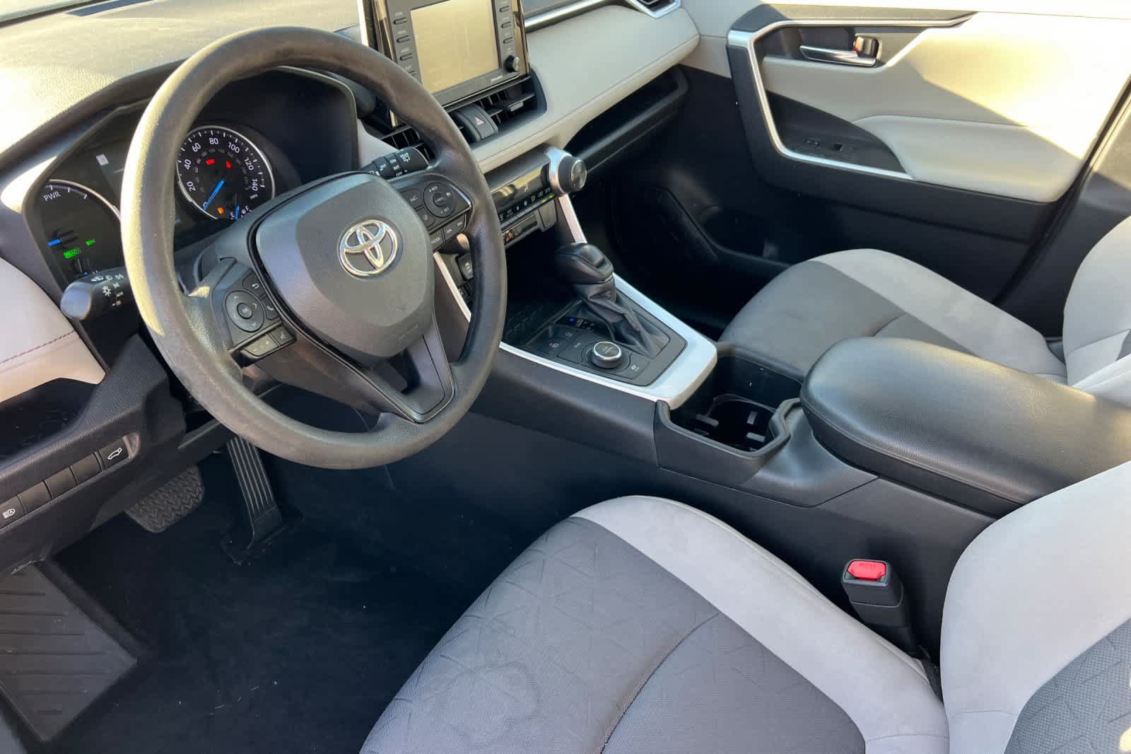 Used 2022 Toyota RAV4 XLE w/ Convenience Package AWD/4WD image 9