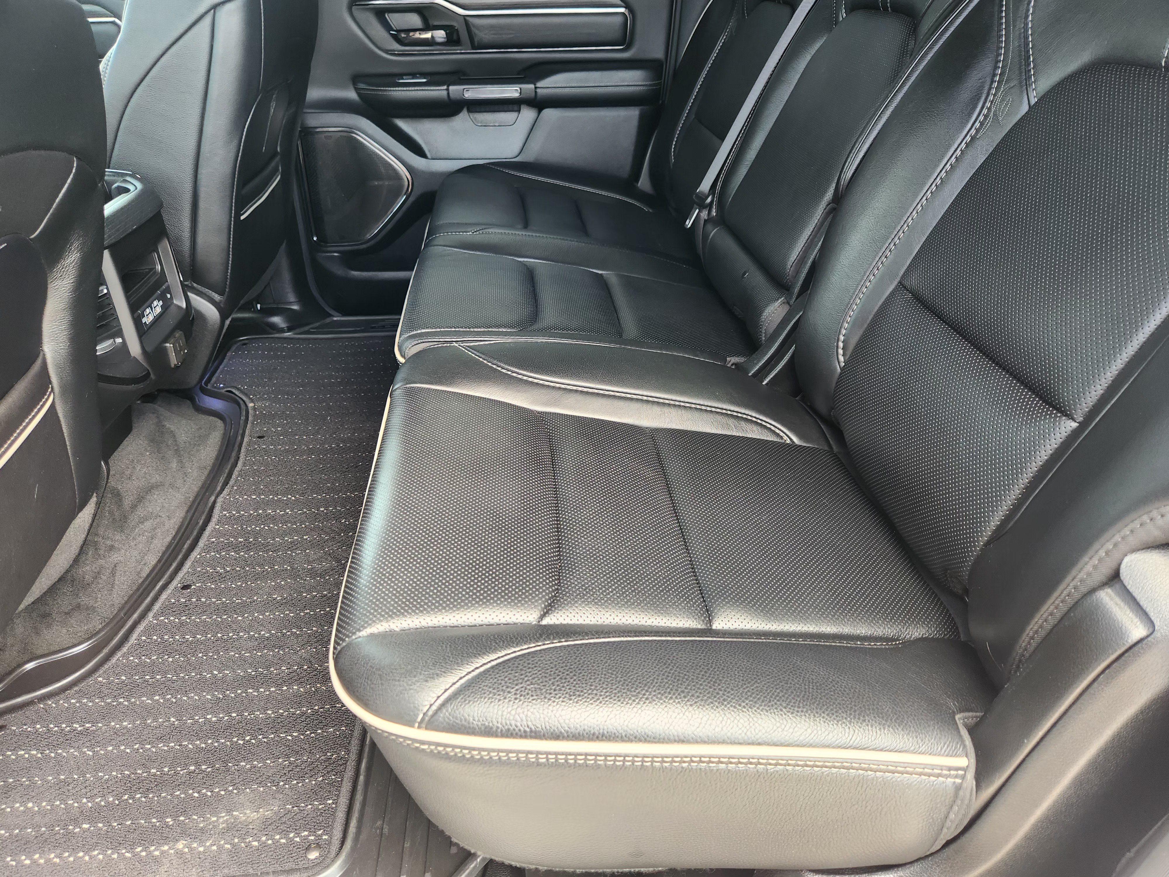 Used 2022 RAM 1500 Limited w/ Night Edition RWD image 32