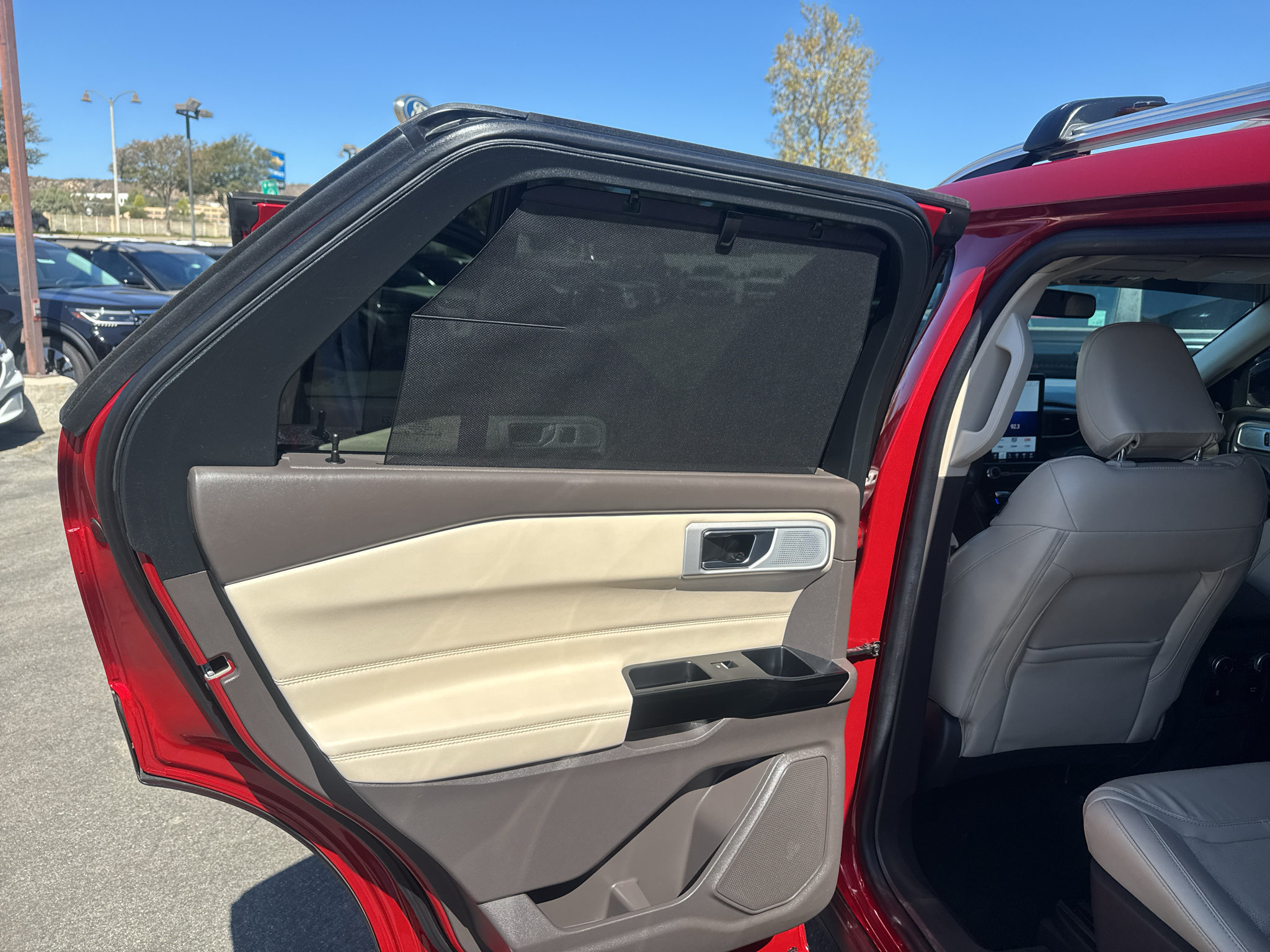 Used 2022 Ford Explorer Platinum w/ Technology Package AWD/4WD image 19