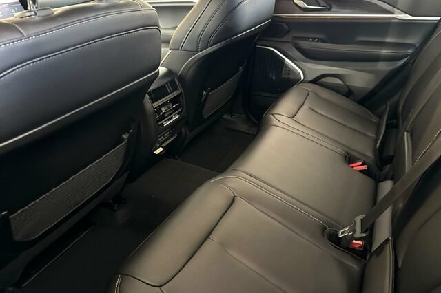 New 2026 Jeep Grand Cherokee Limited w/ Limited Altitude Package AWD/4WD image 9