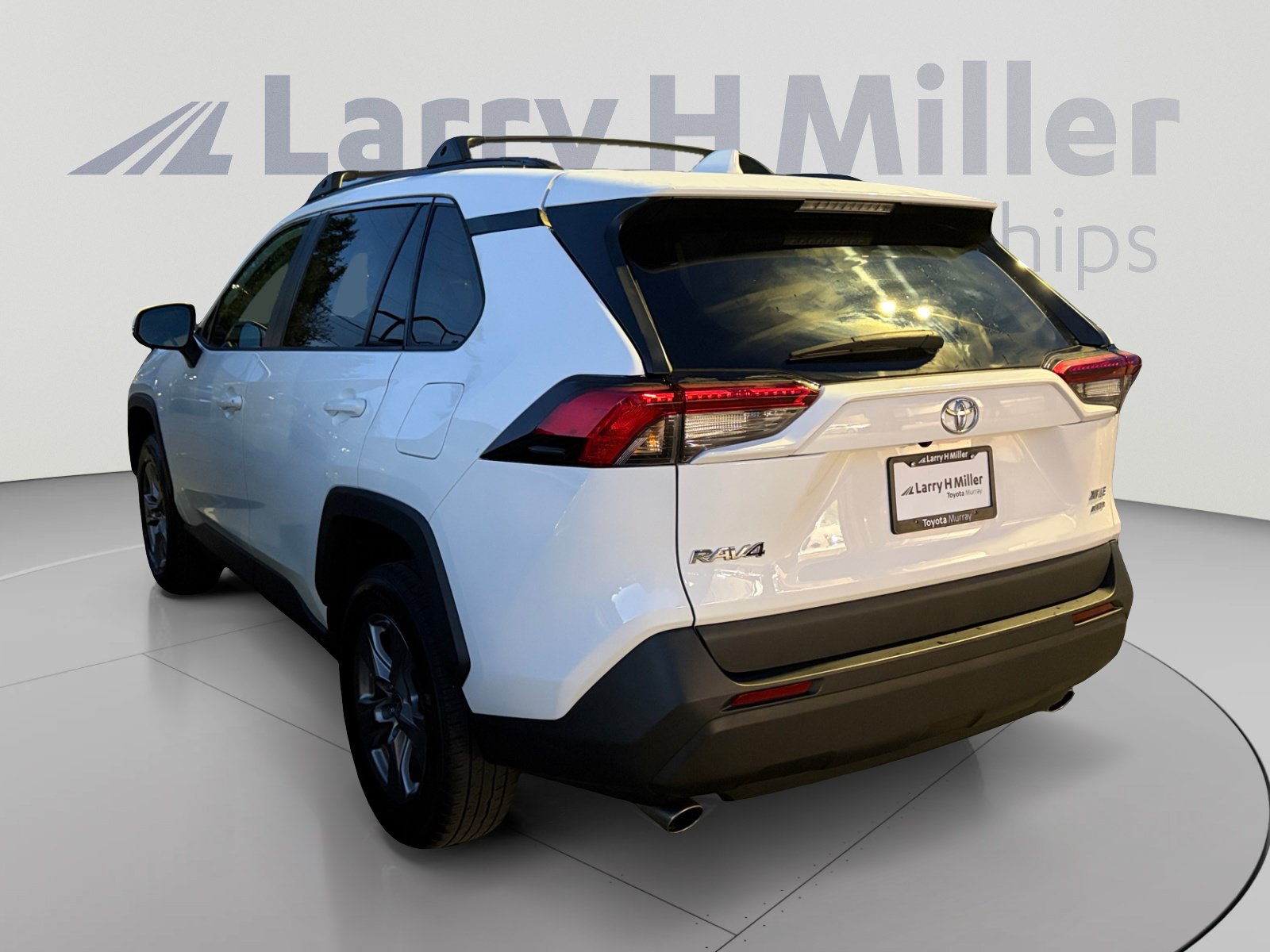 Used 2022 Toyota RAV4 XLE AWD/4WD image 3