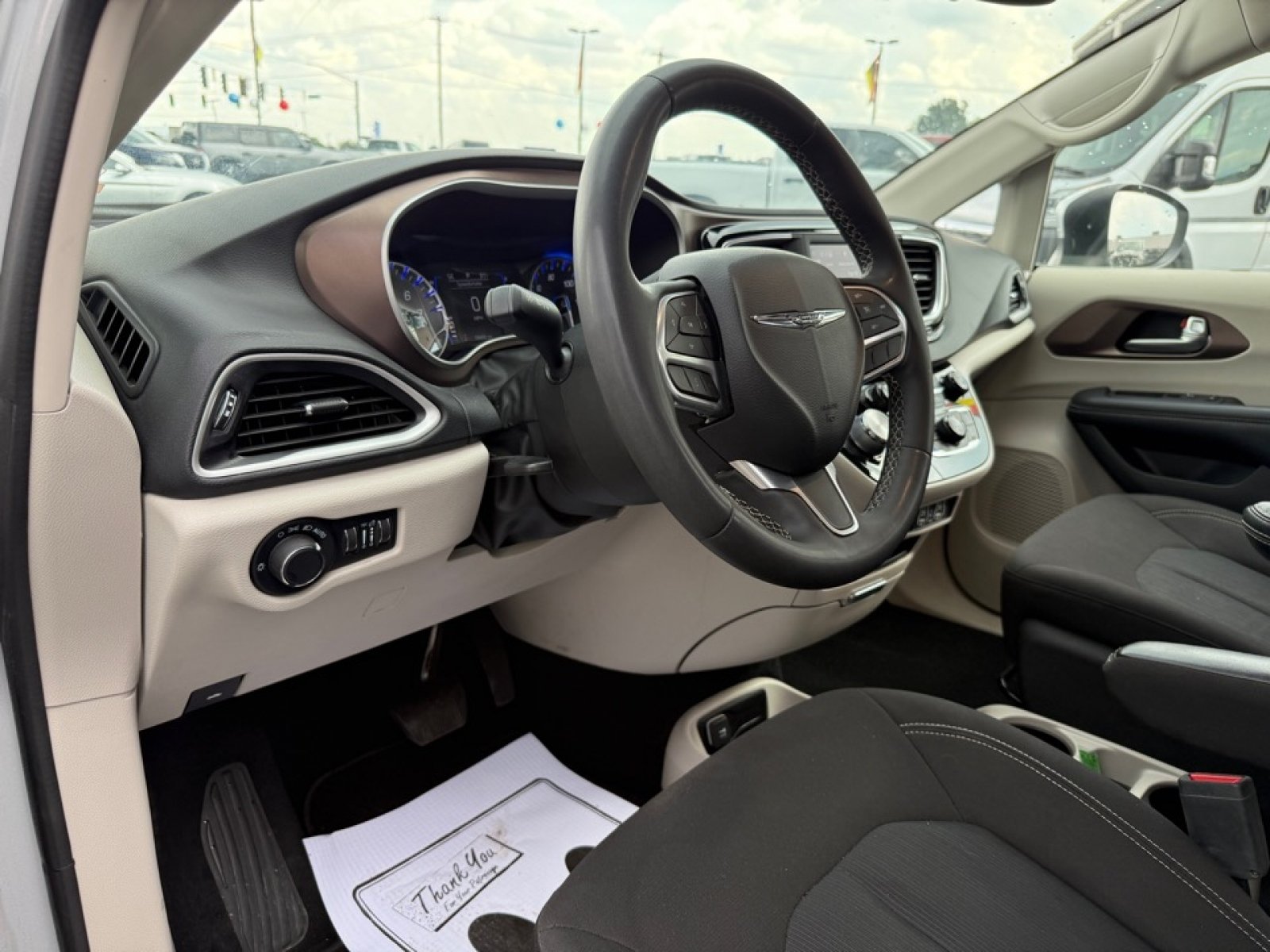 Used 2023 Chrysler Voyager LX FWD image 17