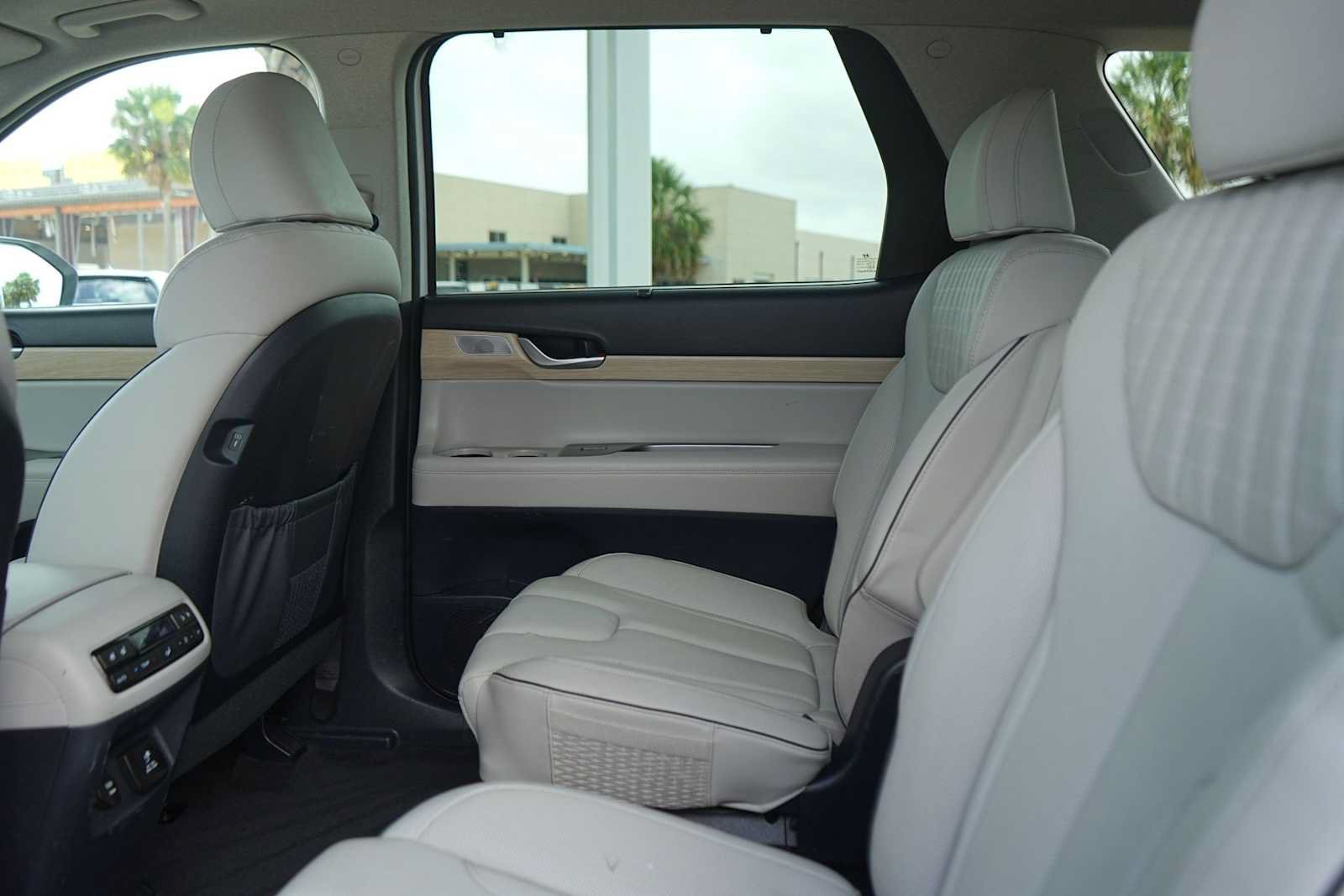 Used 2024 Hyundai Palisade Limited FWD image 14