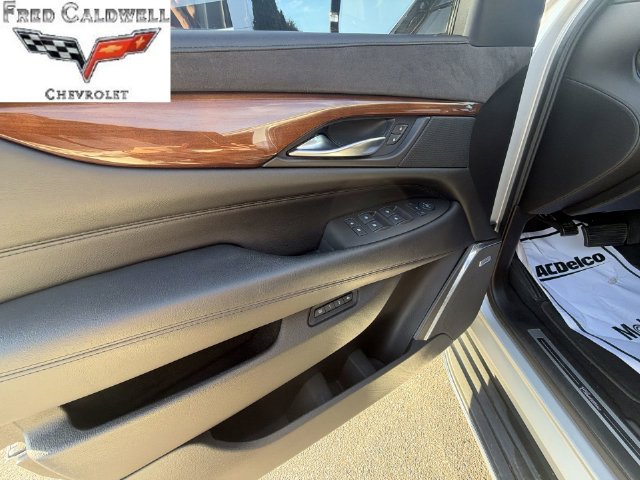 Used 2017 Cadillac Escalade Luxury AWD/4WD image 28