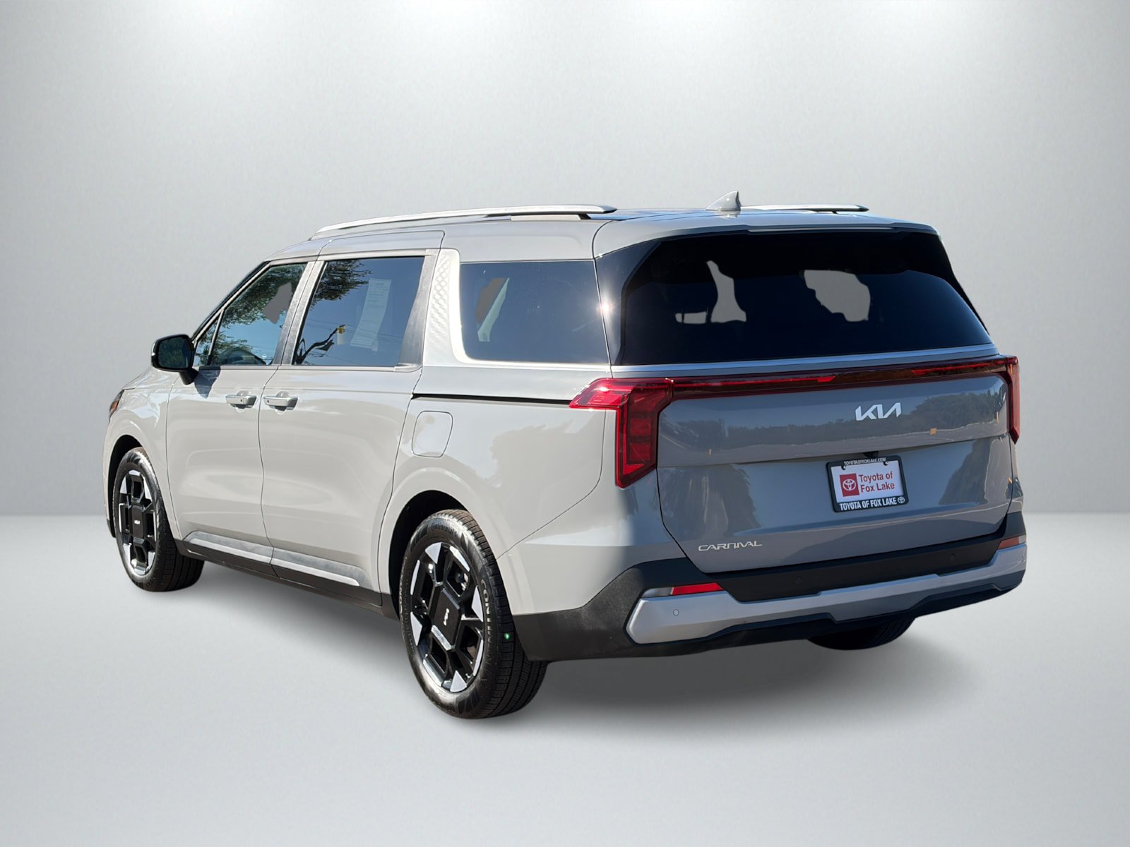 Used 2026 Kia Carnival EX FWD image 3