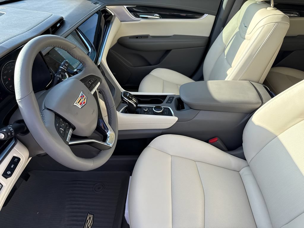 Used 2024 Cadillac XT6 Premium Luxury w/ Technology Package FWD image 21