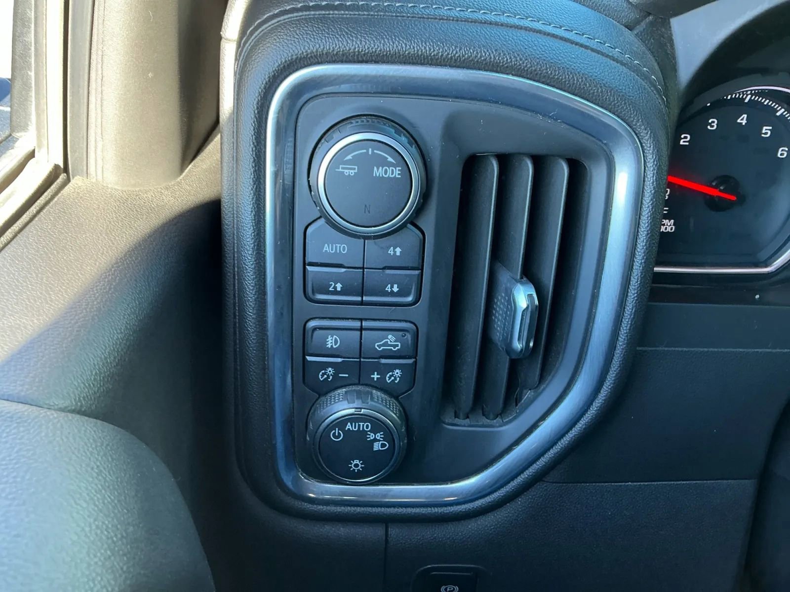 Used 2020 Chevrolet Silverado 1500 LT Trail Boss image 33