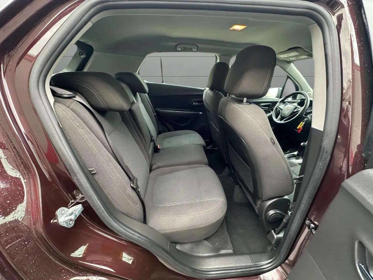 Used 2020 Chevrolet Trax LS image 35
