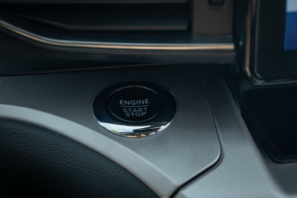 Used 2022 Ford Explorer XLT w/ Equipment Group 202A image 34