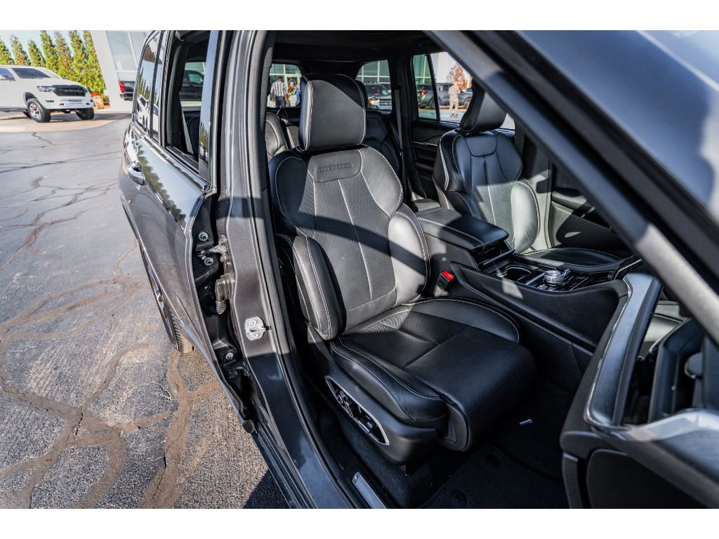 Used 2023 Jeep Grand Cherokee Overland w/ Adv Protech Group III image 20