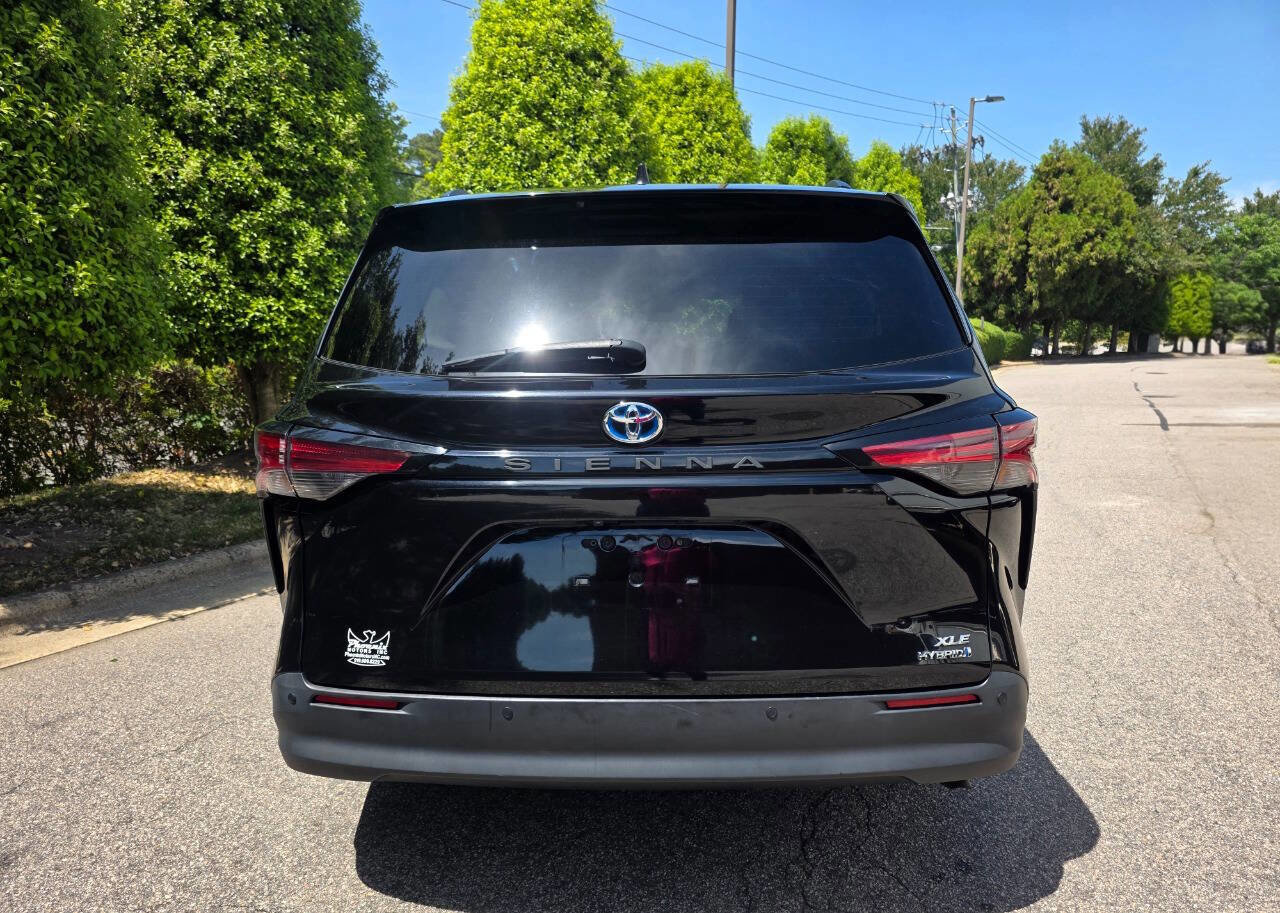 Used 2021 Toyota Sienna XLE FWD image 4