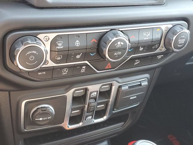 Used 2020 Jeep Wrangler Unlimited Sahara w/ Uconnect 4C Nav & Sound Group AWD/4WD image 28