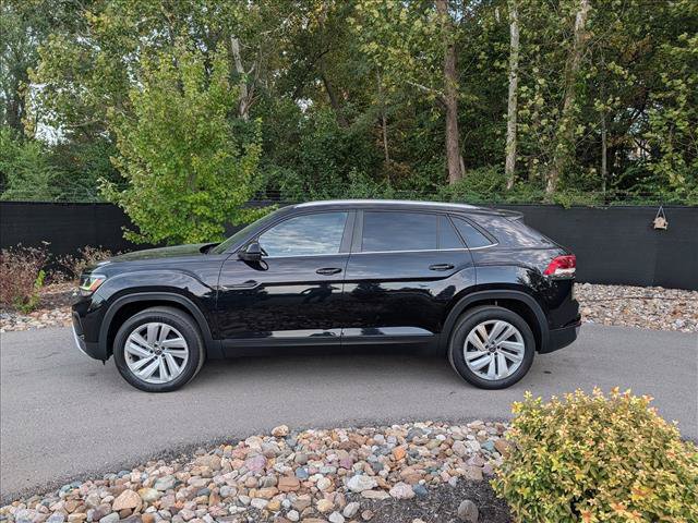 Used 2023 Volkswagen Atlas Cross Sport SE AWD/4WD image 2