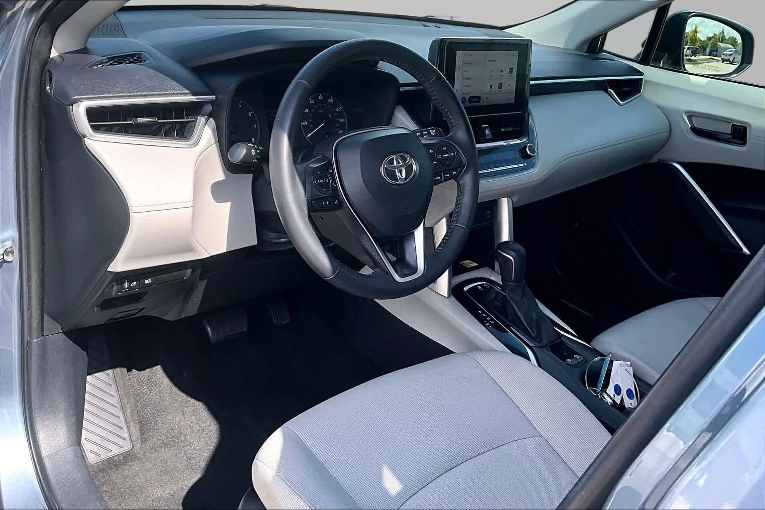 Used 2023 Toyota Corolla Cross LE FWD image 16
