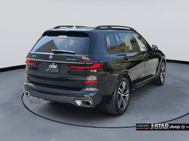 Used 2025 BMW X7 xDrive40i w/ M Sport Package AWD/4WD image 4