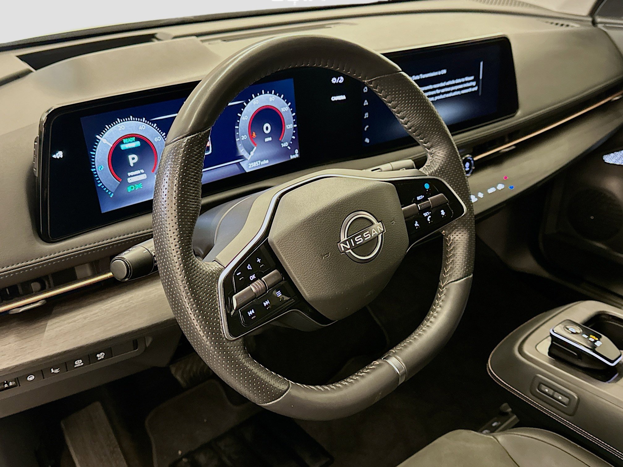 Used 2024 Nissan Ariya AWD image 18