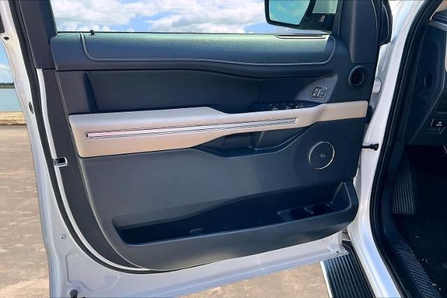 Used 2022 Ford Expedition Max Limited RWD image 16
