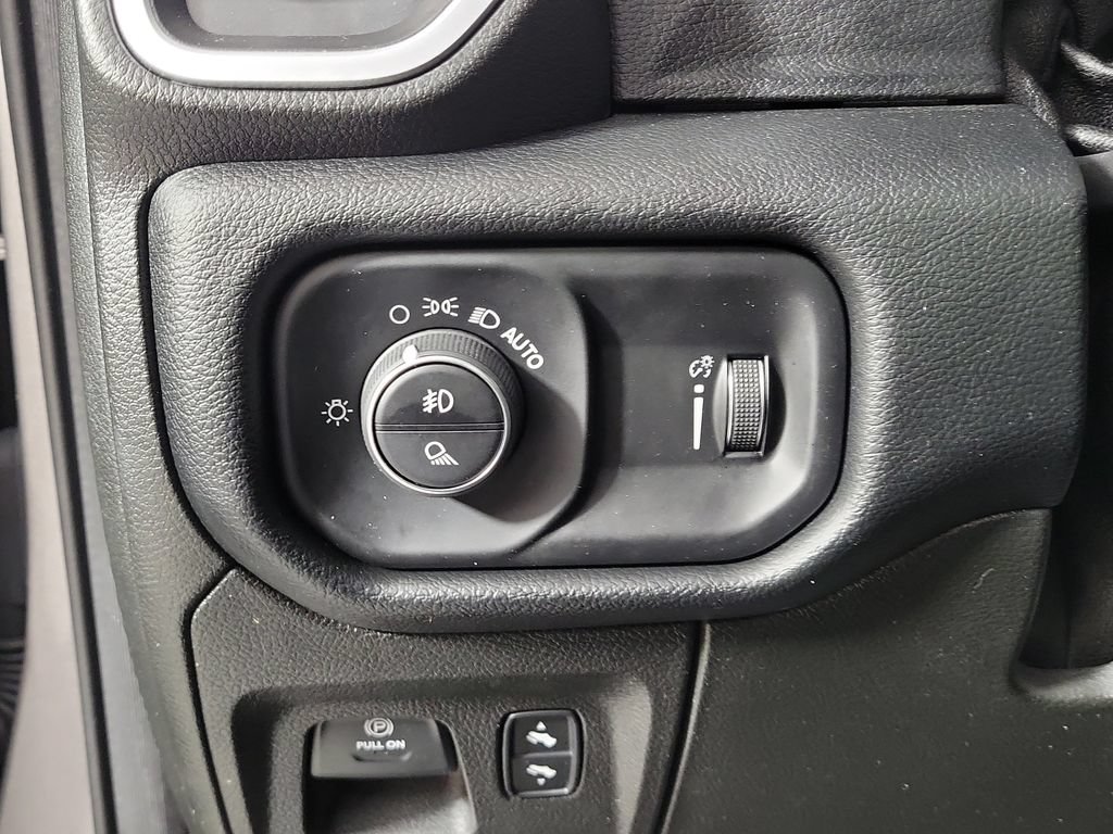 Used 2020 RAM 1500 Big Horn AWD/4WD image 13