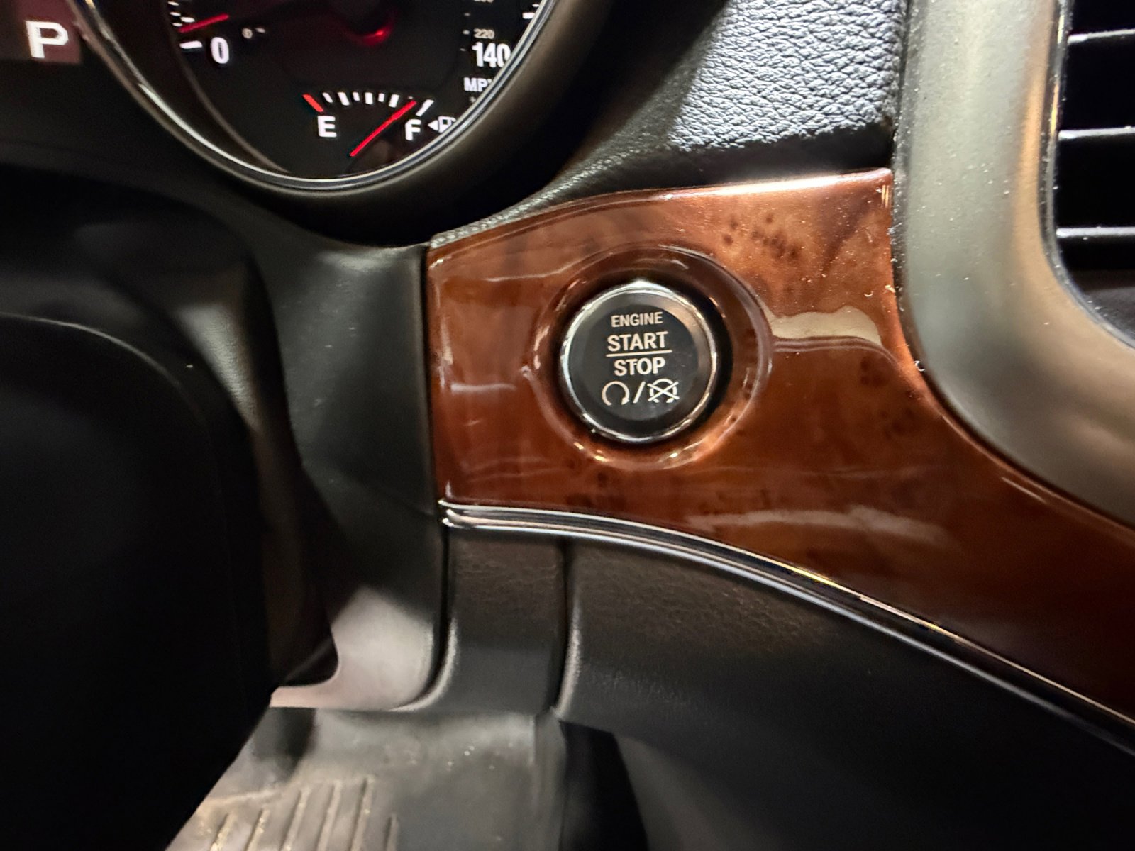 Used 2012 Jeep Grand Cherokee Limited image 30