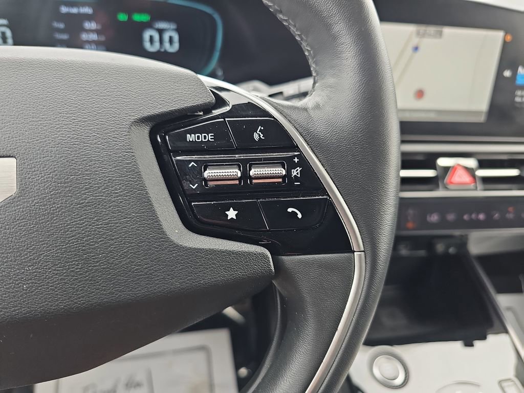 Used 2023 Kia Niro SX Touring FWD image 22