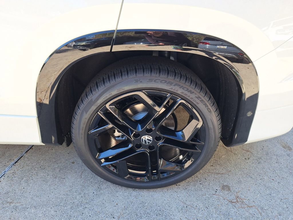 New 2026 Volkswagen Tiguan SE R-Line image 24