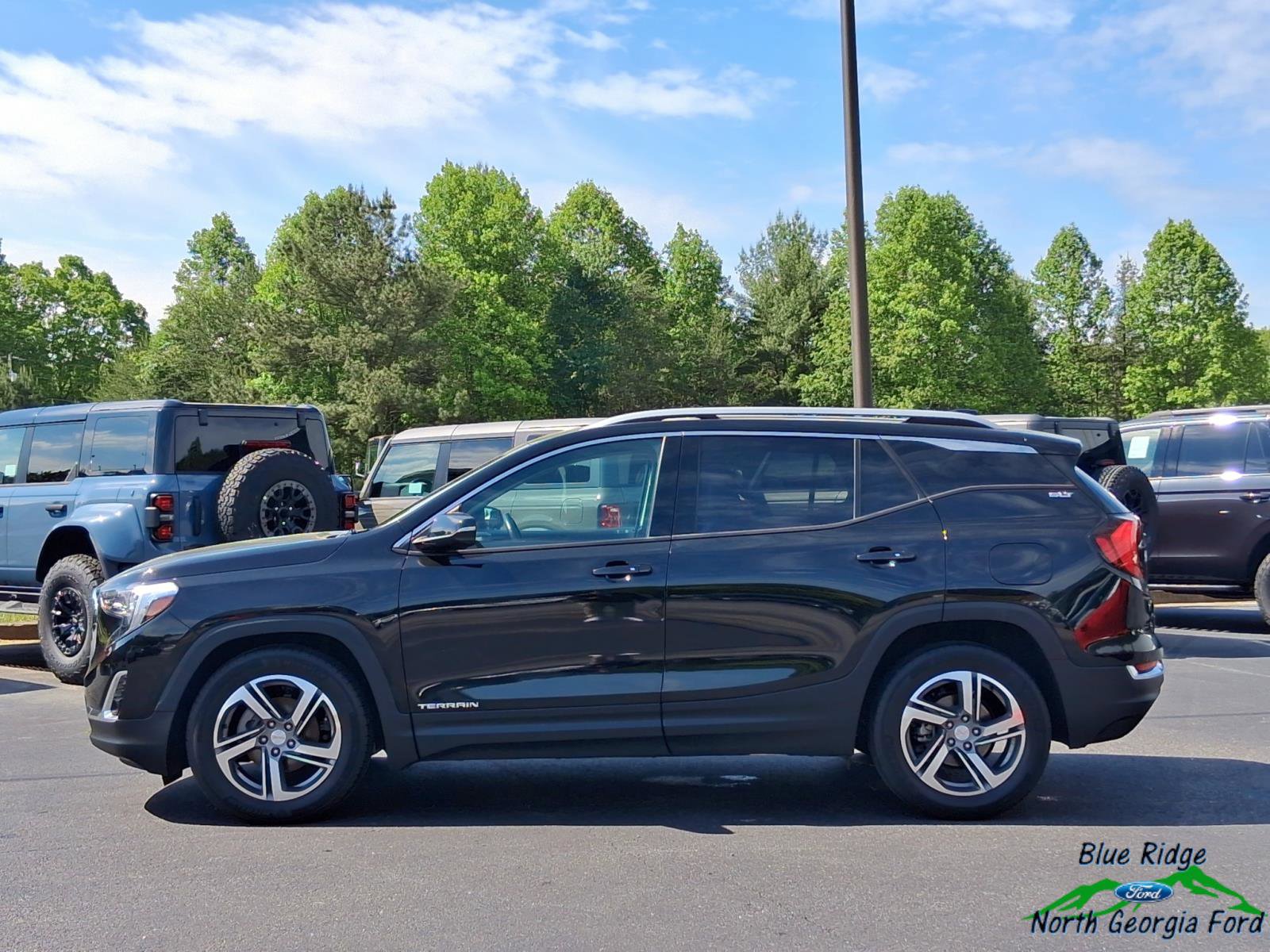 Used 2021 GMC Terrain SLT w/ Infotainment Package II FWD image 2