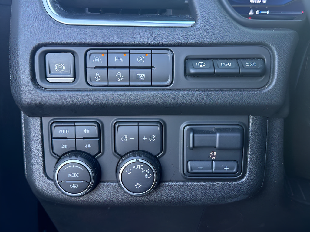 Used 2024 Chevrolet Suburban High Country AWD/4WD image 27
