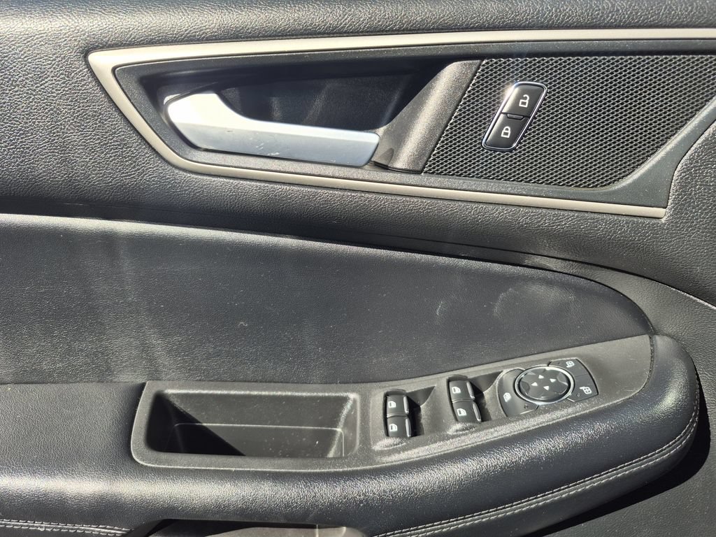 Used 2023 Ford Edge SEL AWD/4WD image 8