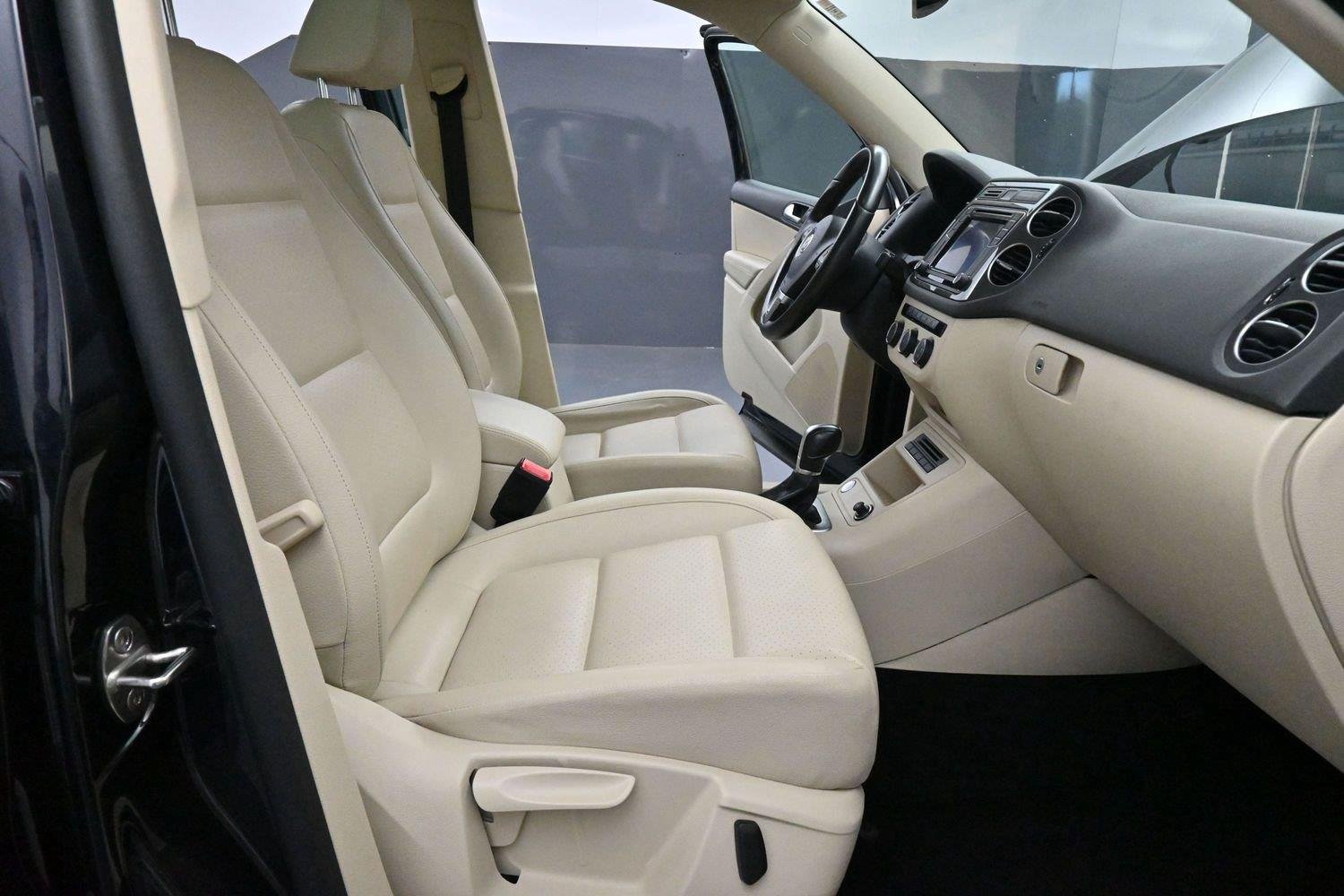 Used 2017 Volkswagen Tiguan Wolfsburg Edition AWD/4WD image 31
