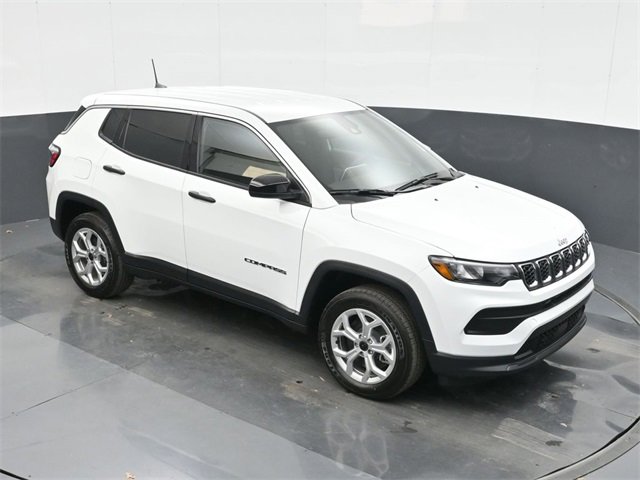 Used 2025 Jeep Compass Sport image 31