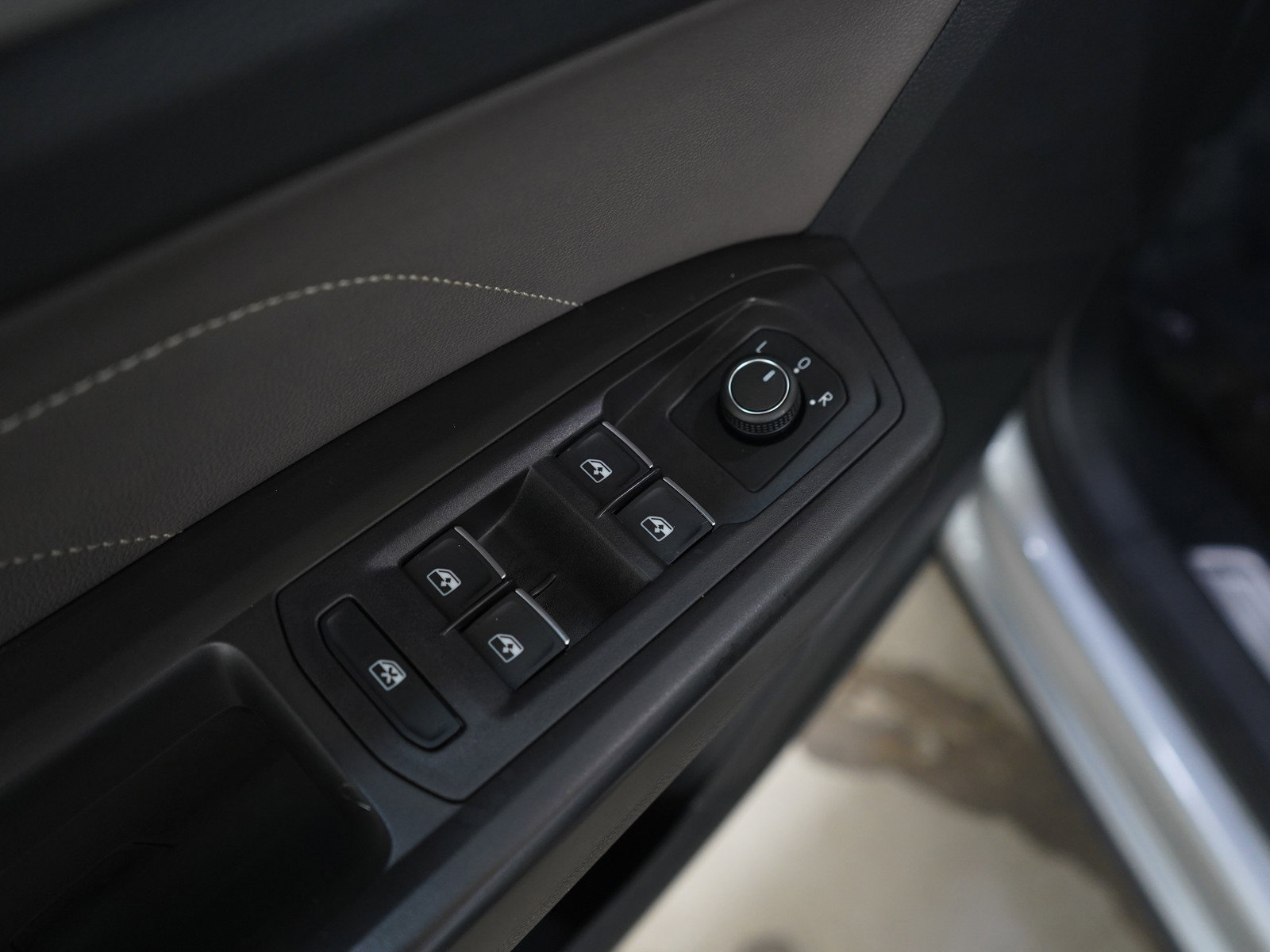 Used 2023 Volkswagen Atlas Cross Sport SE image 23