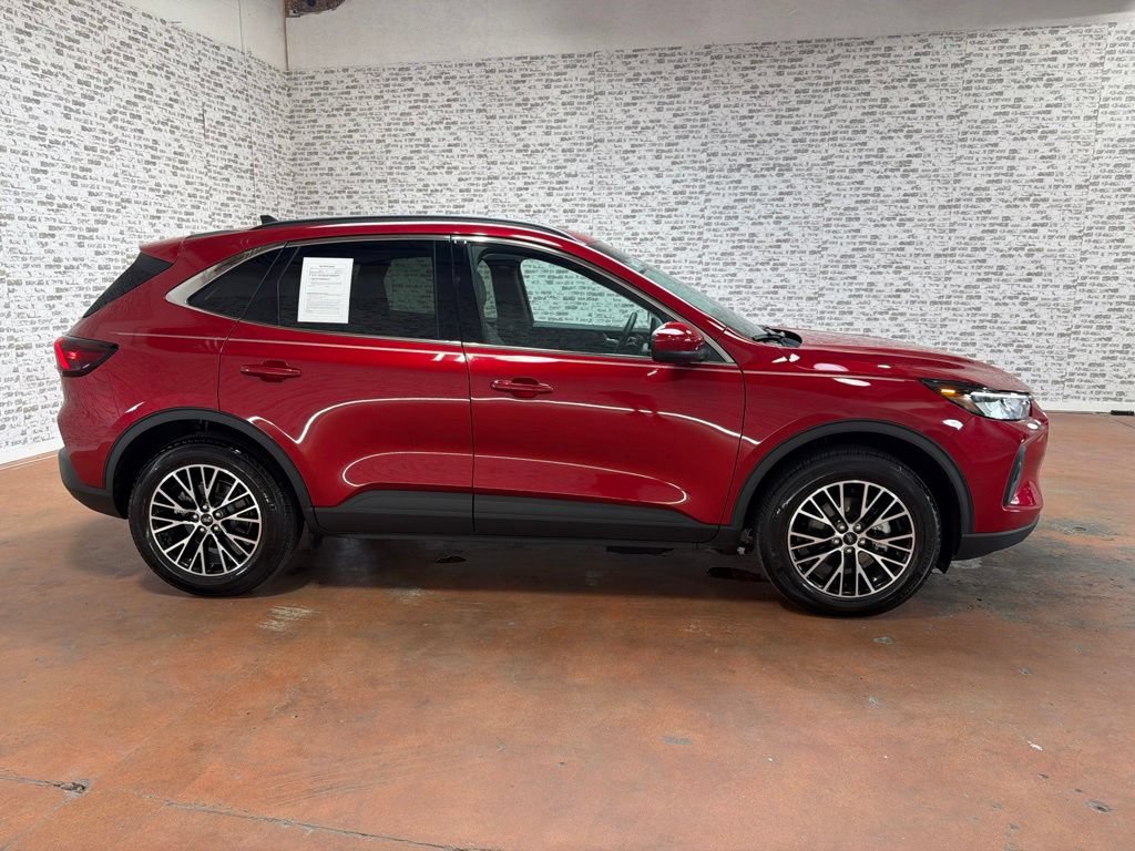 Used 2025 Ford Escape SE FWD image 6