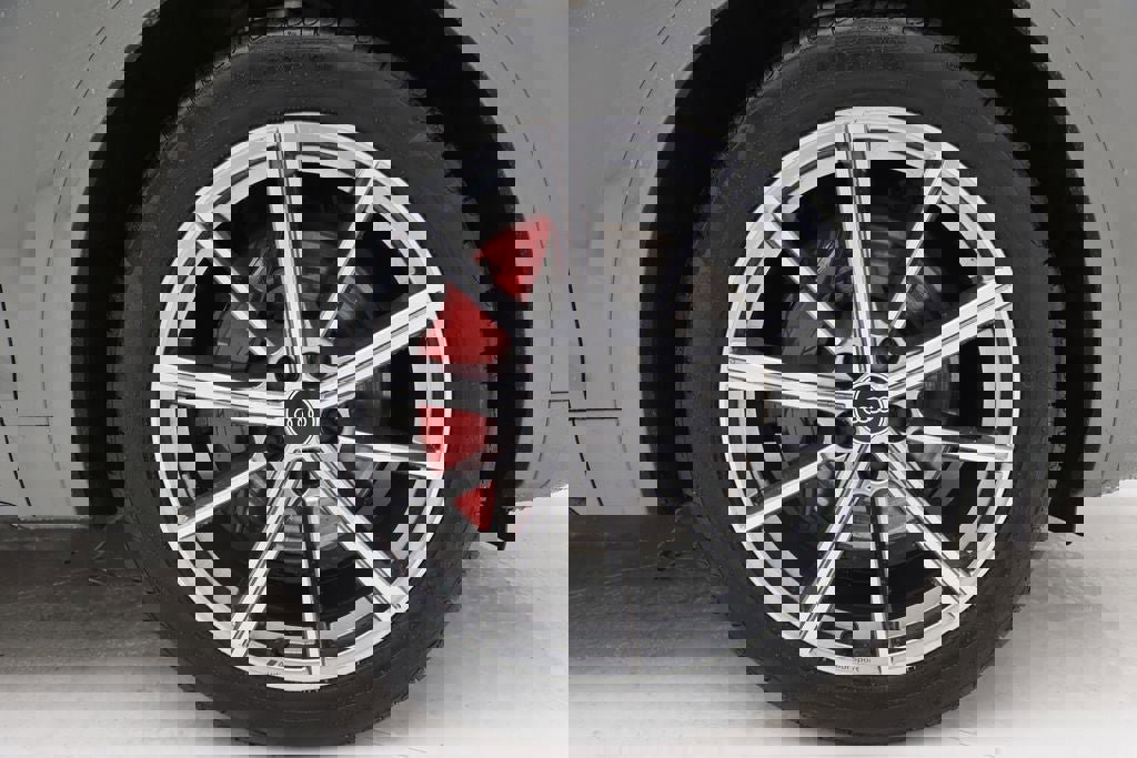 Used 2024 Audi Q5 e Premium Plus w/ Premium Plus Package image 9