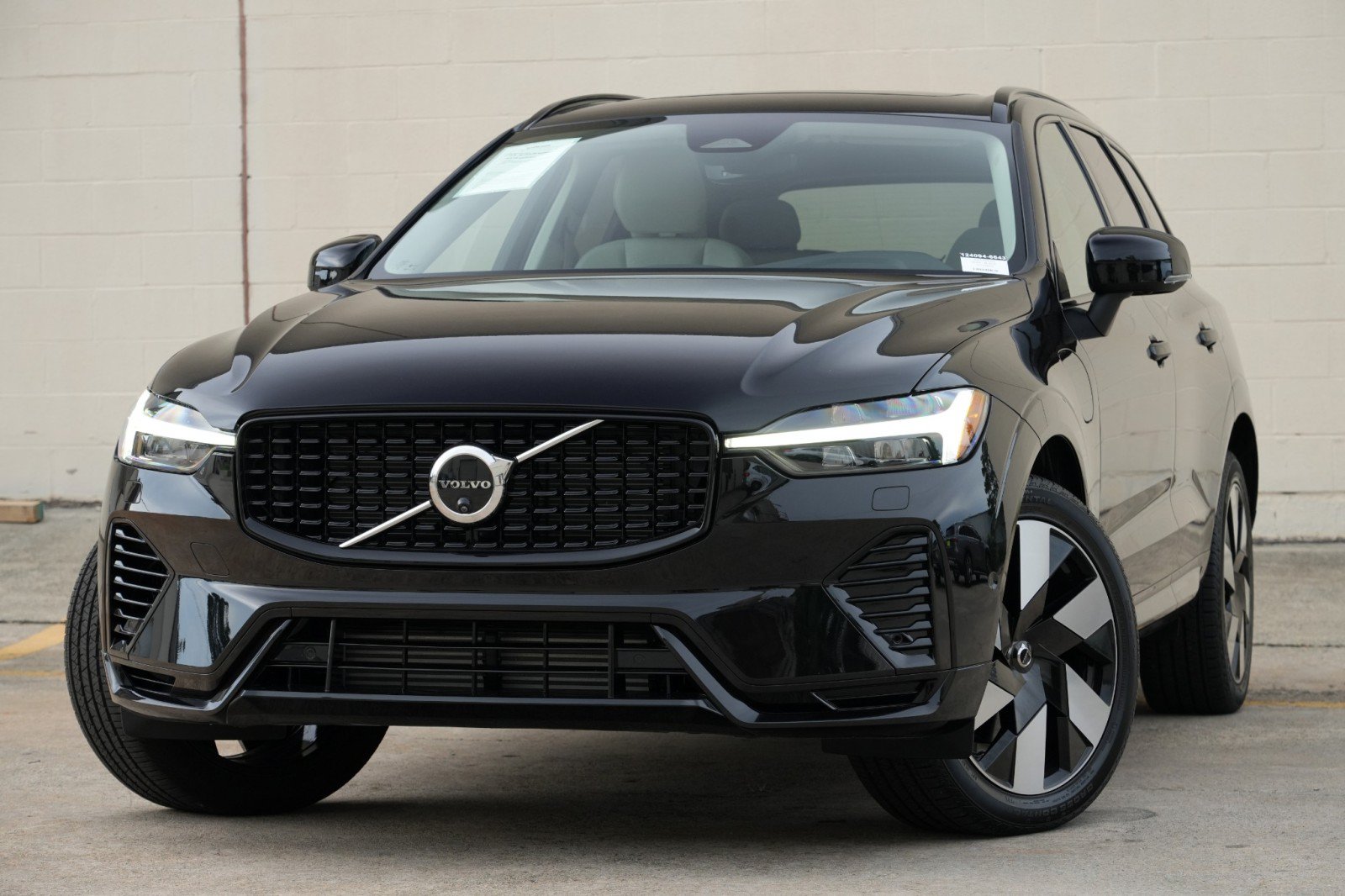Used 2025 Volvo XC60 T8 Plus w/ Protection Package Premier AWD/4WD image 3