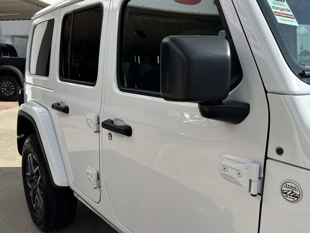 Used 2024 Jeep Wrangler Sahara image 16