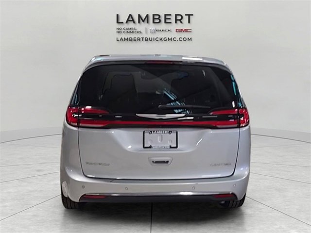 Used 2024 Chrysler Pacifica Limited image 7