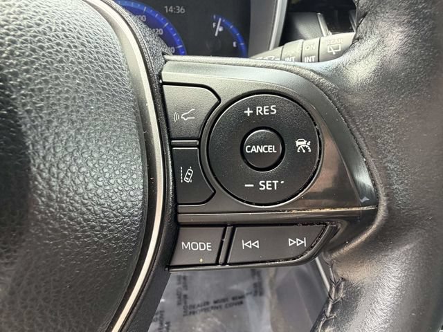 Used 2022 Toyota Corolla Cross XLE w/ Convenience Package AWD/4WD image 17