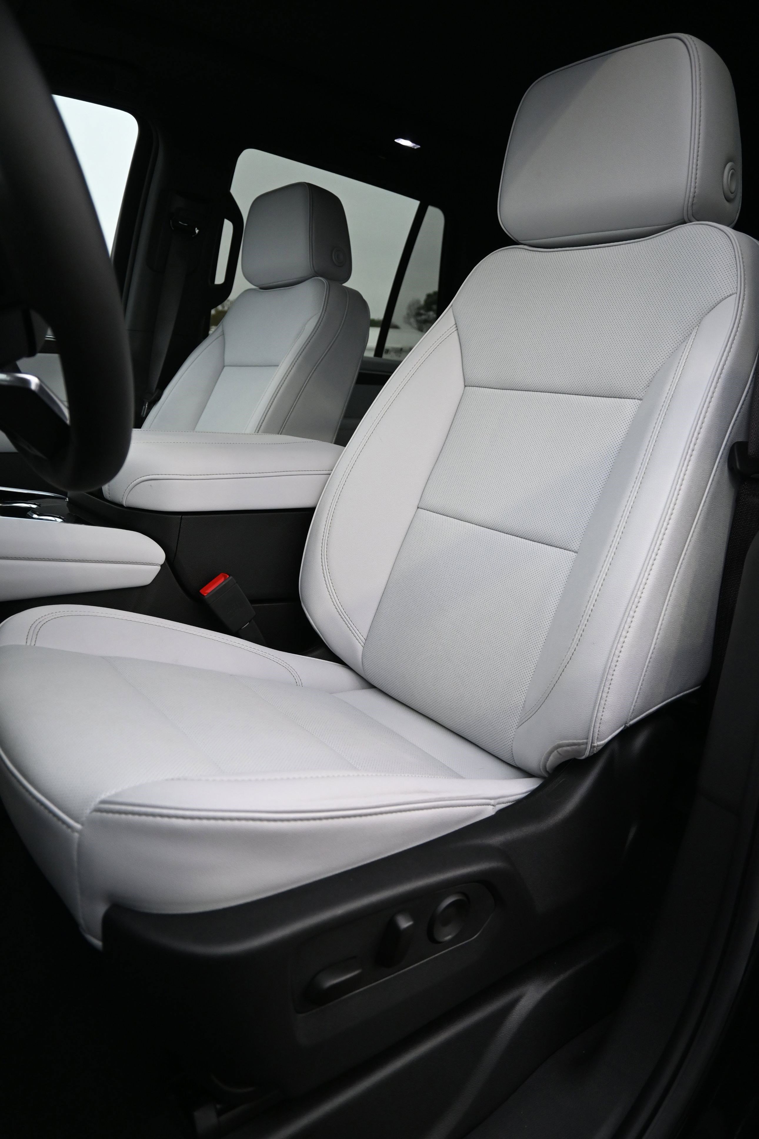 Used 2025 Chevrolet Tahoe Premier w/ Sun And Tow Package image 18