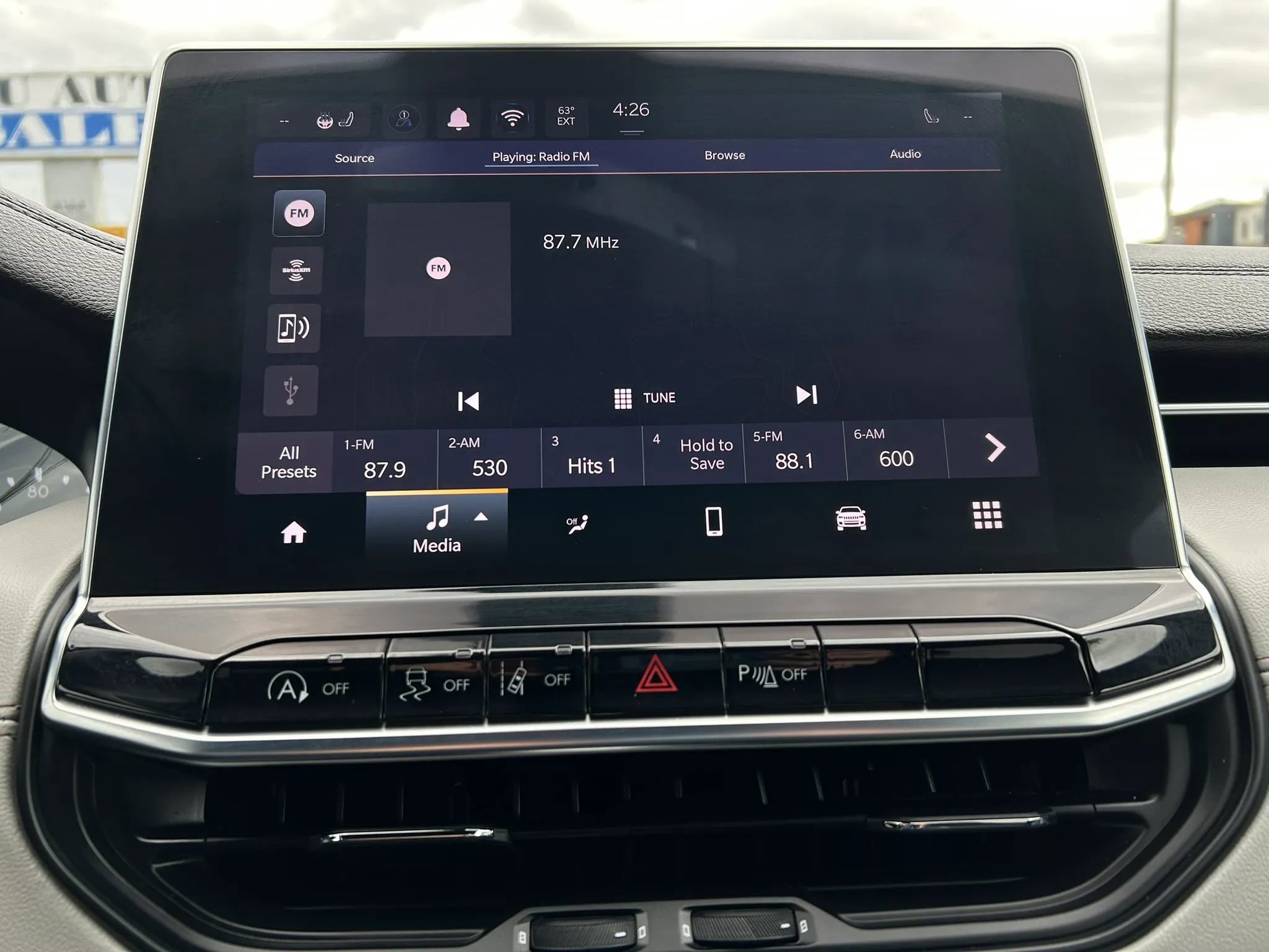 Used 2025 Jeep Compass Limited image 23