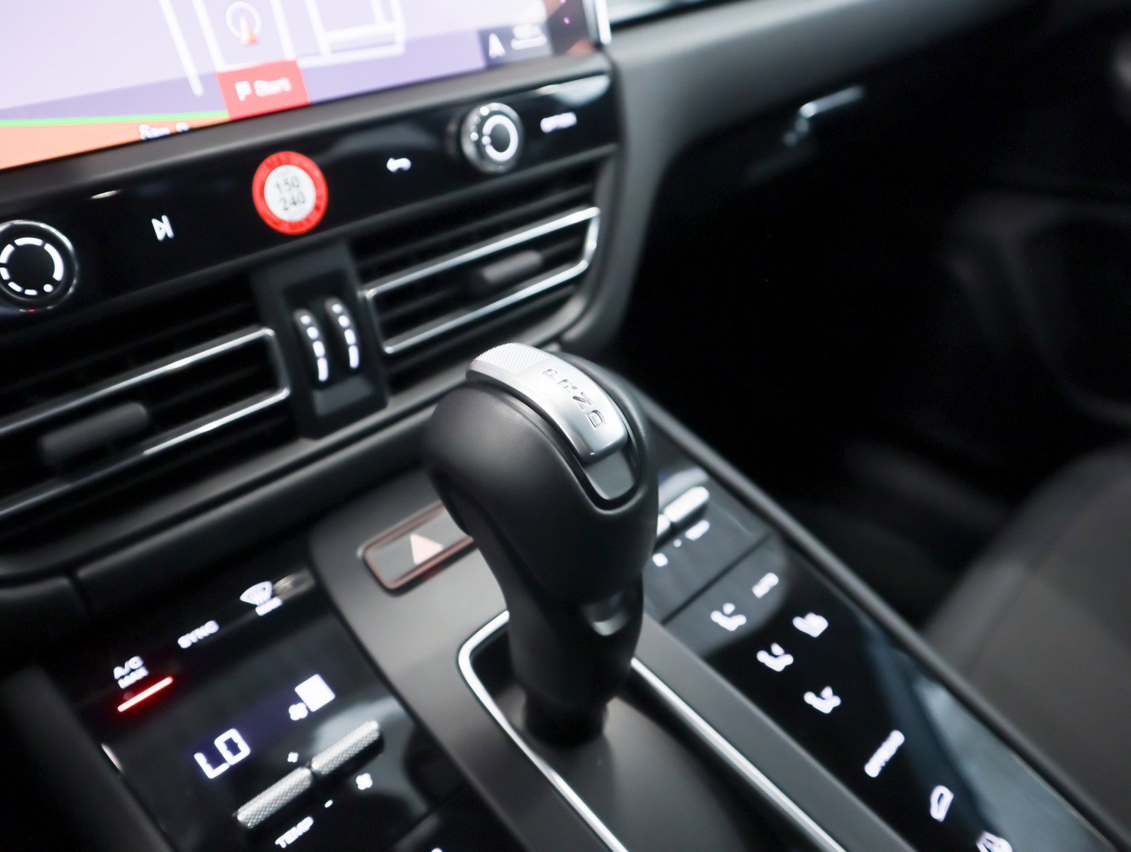 Certified 2025 Porsche Macan image 15