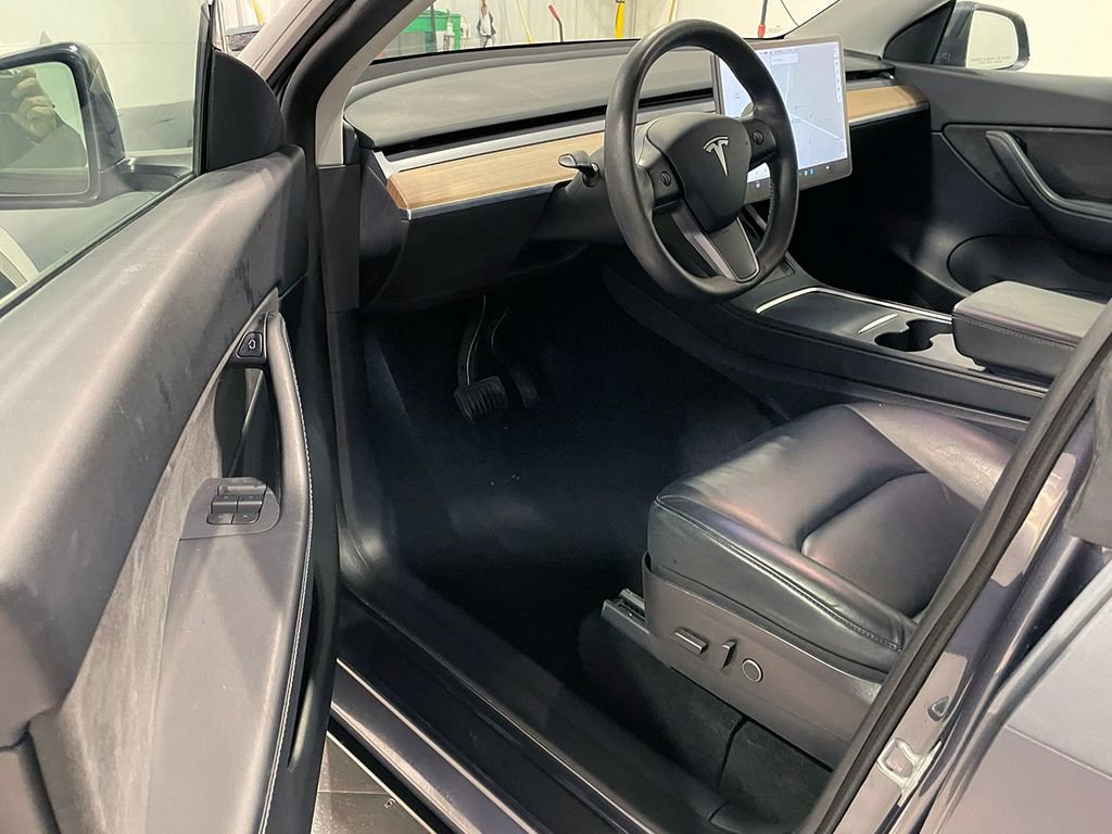 Used 2021 Tesla Model Y Long Range image 17