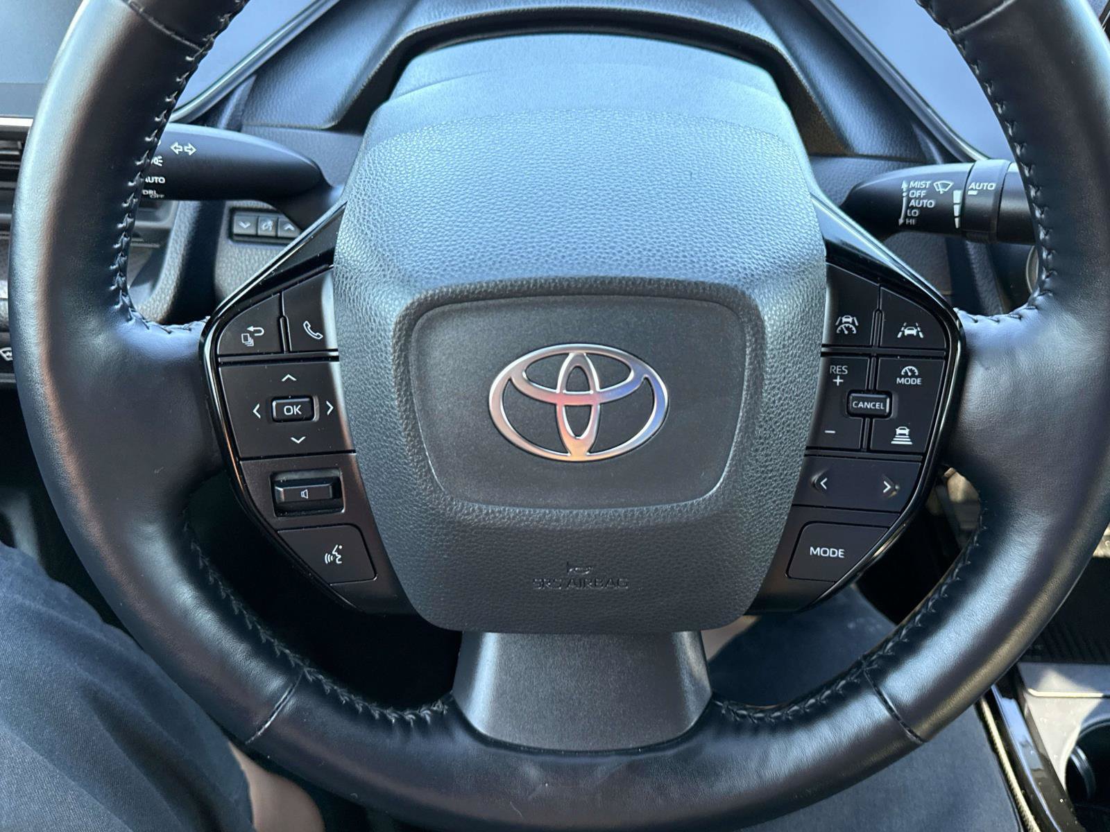 Used 2025 Toyota Prius XLE FWD image 26